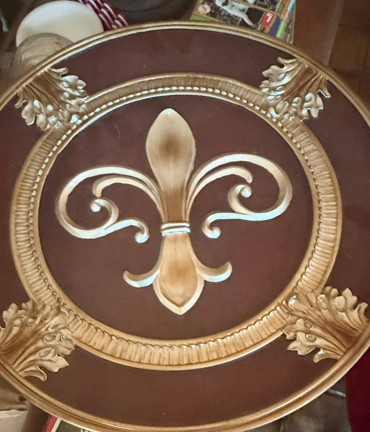Fleur-de-lis Round Wall Decor Plaque