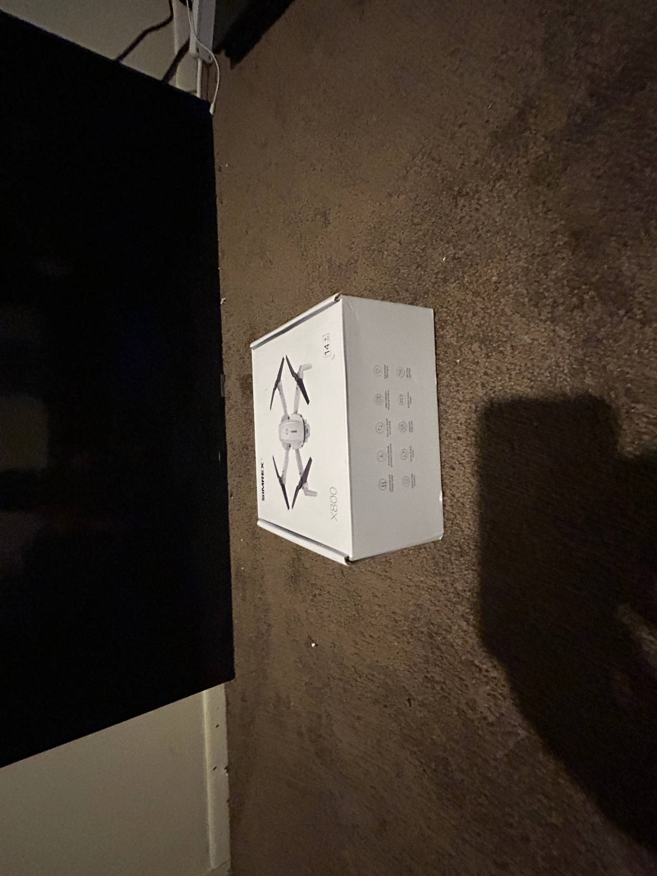 X Pro 4 Drone  does have a battery charger 