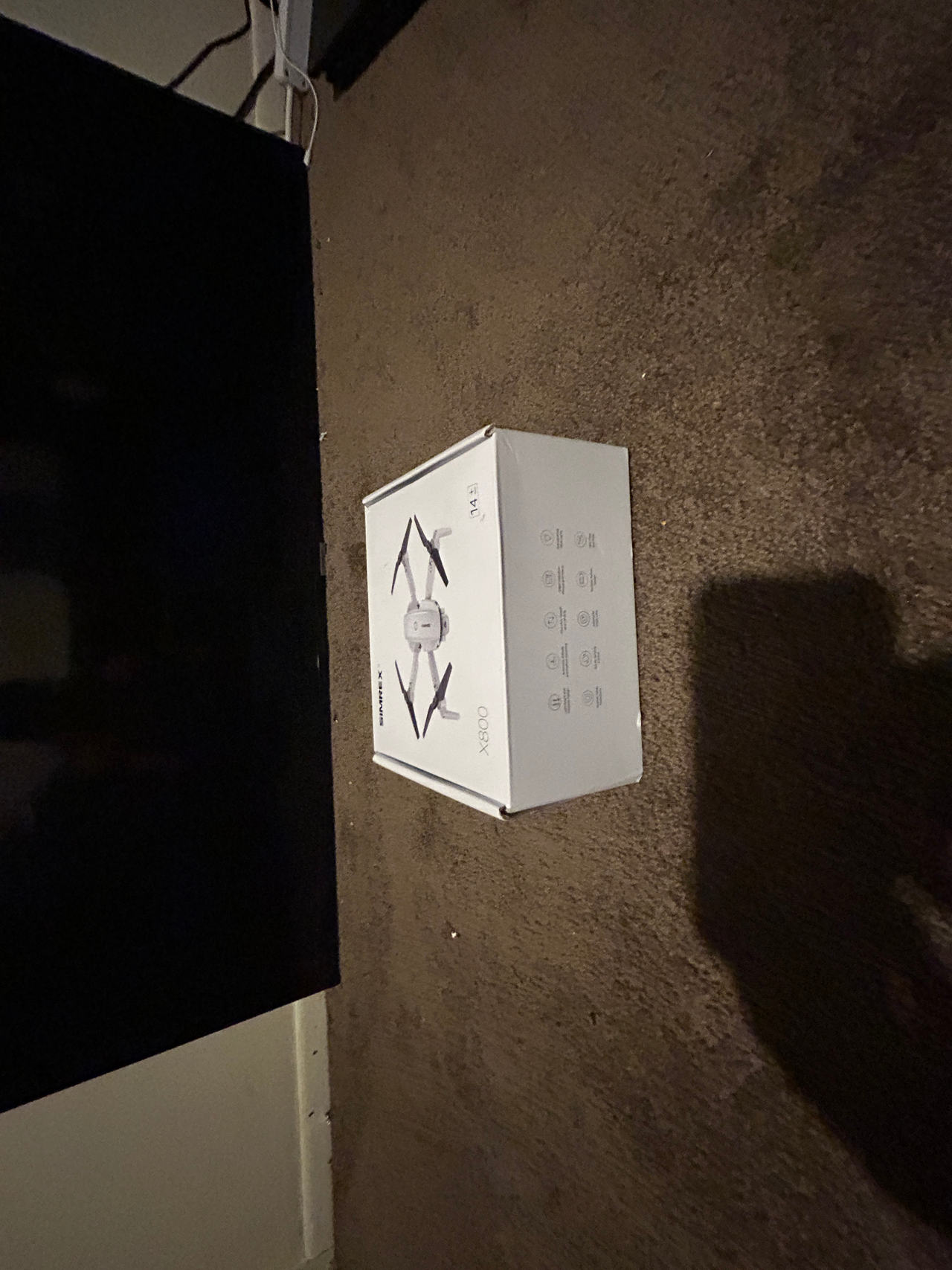 X Pro 4 Drone  does have a battery charger 