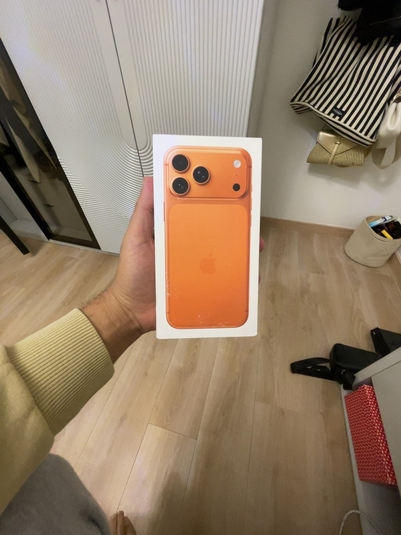 Apple iPhone 17 Pro Max Cosmic Orange