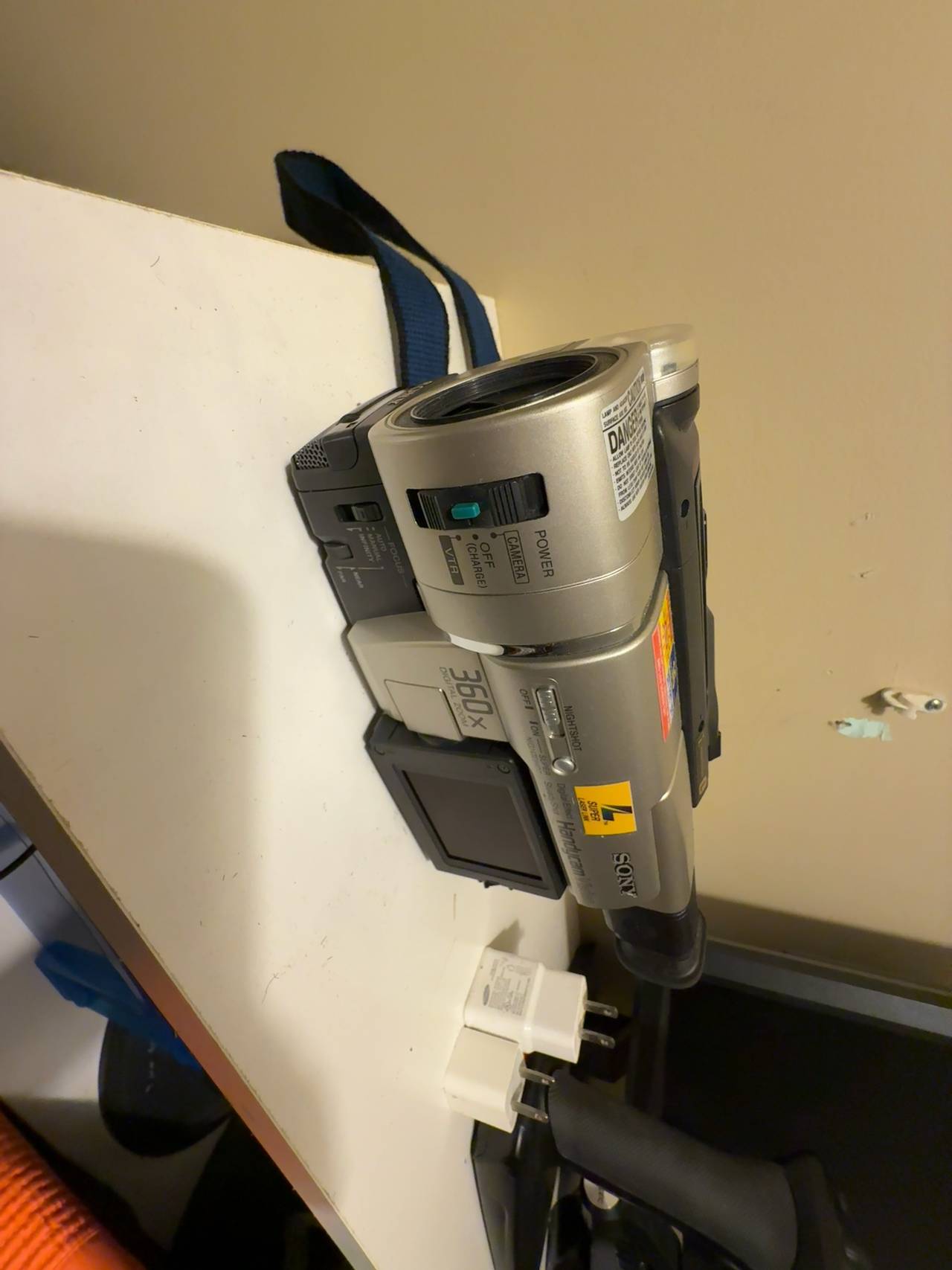 Sony Handycam CCD-TRV87E Hi8 Camcorder