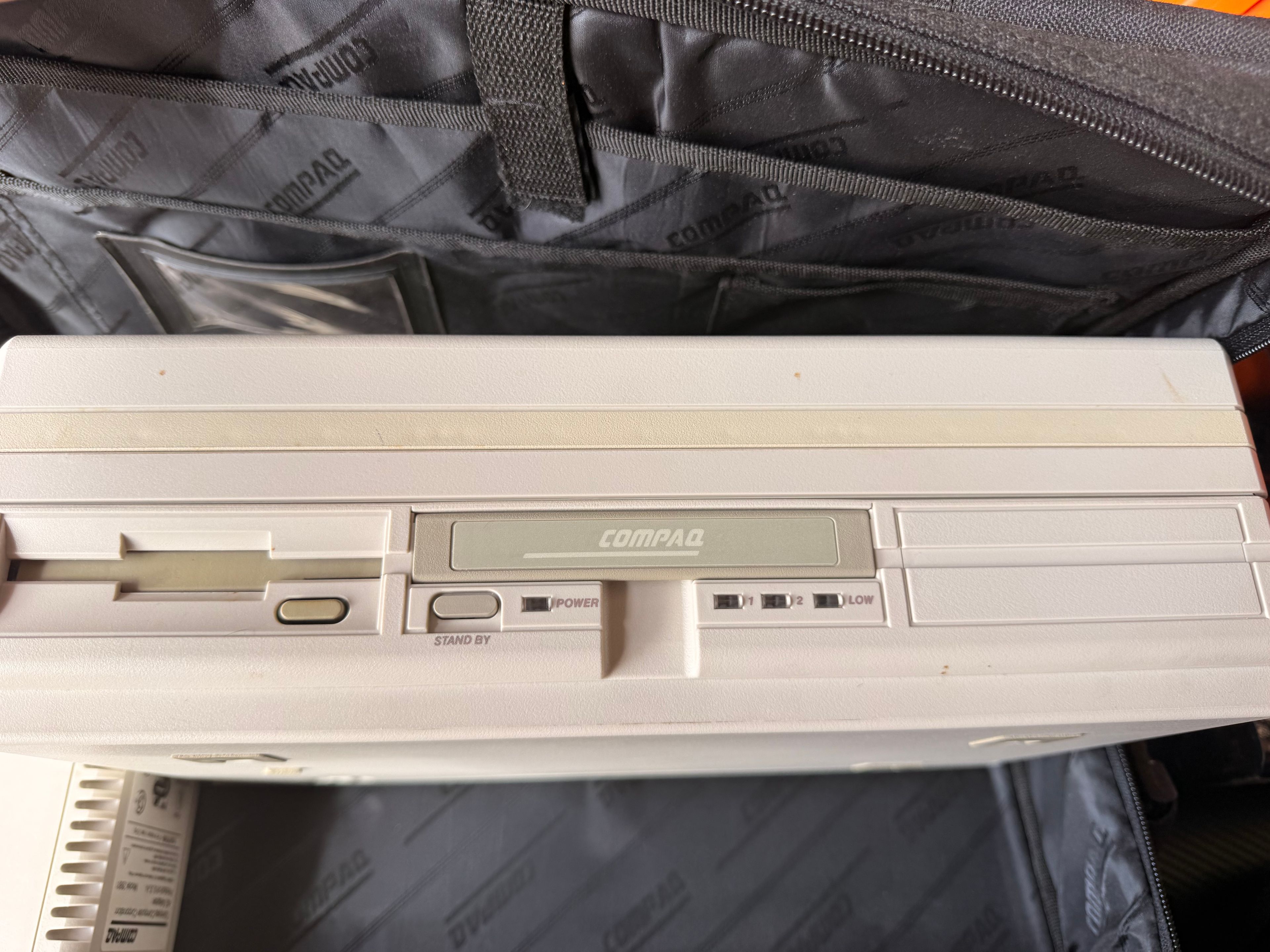 Compaq LTE Vintage Computer - Image 3