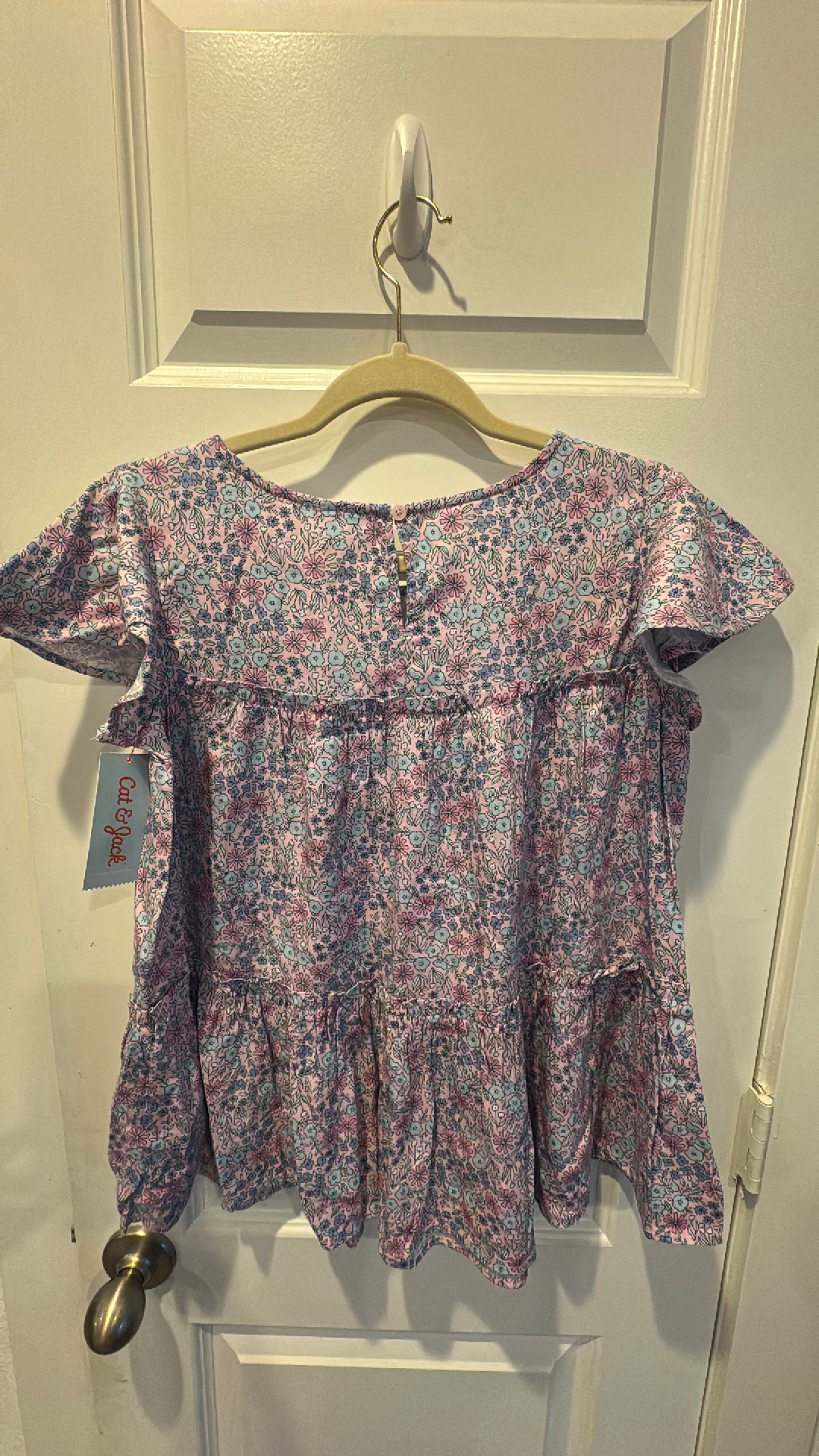 Cat & Jack Girls' Tiered Flutter Sleeve Floral Top - Image 3