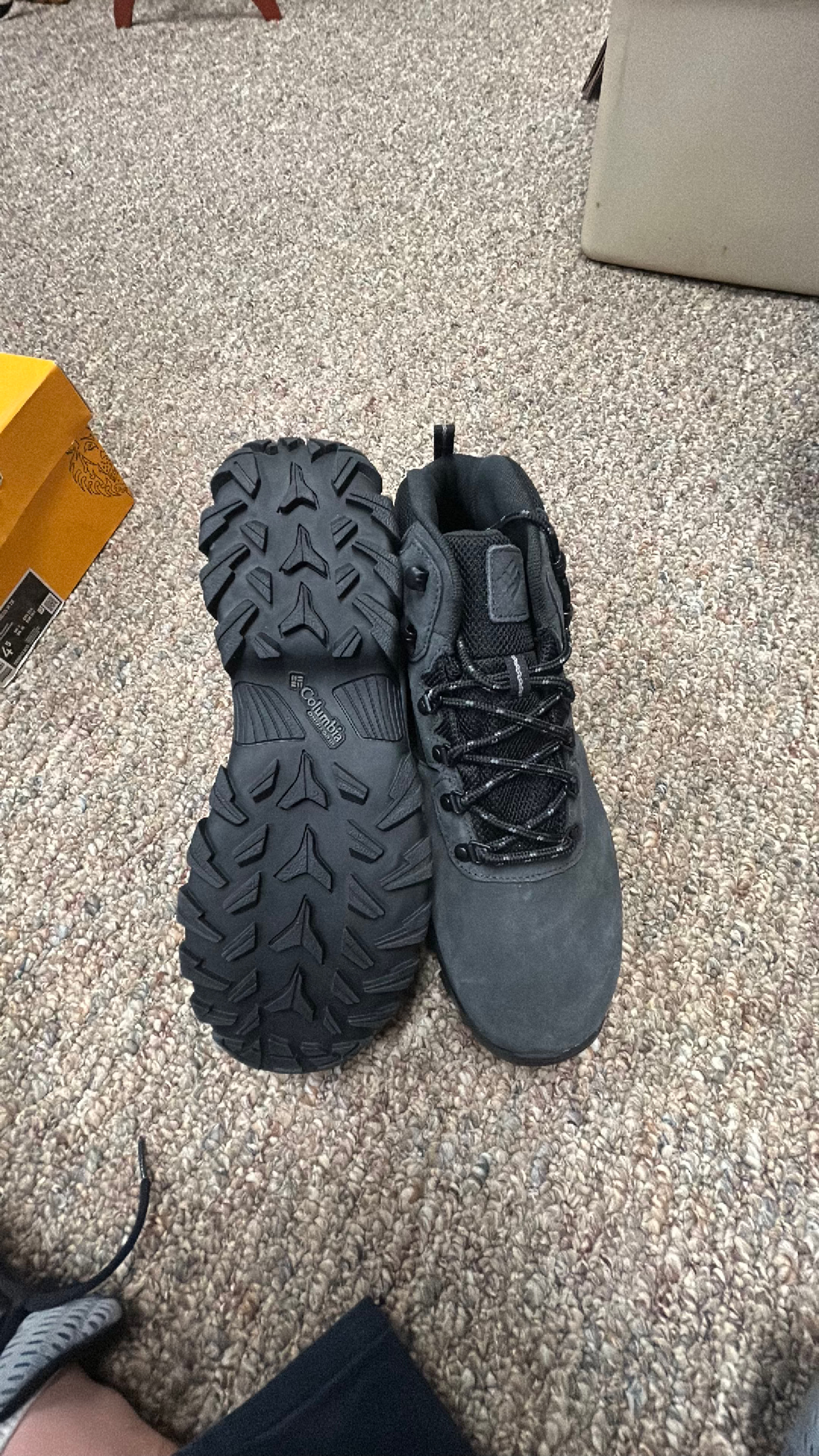 Size 11 Columbia Newton Ridge Plus II Men's Suede Waterproof Hiking Boot - Black - Image 3