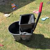 Rubbermaid WaveBrake 35 Qt Black Side-Press Mop Bucket with Wringer - Image 4