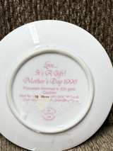 Avon Mother's Day 1996 "Love... It's a Gift!" Collector Plate - Image 3