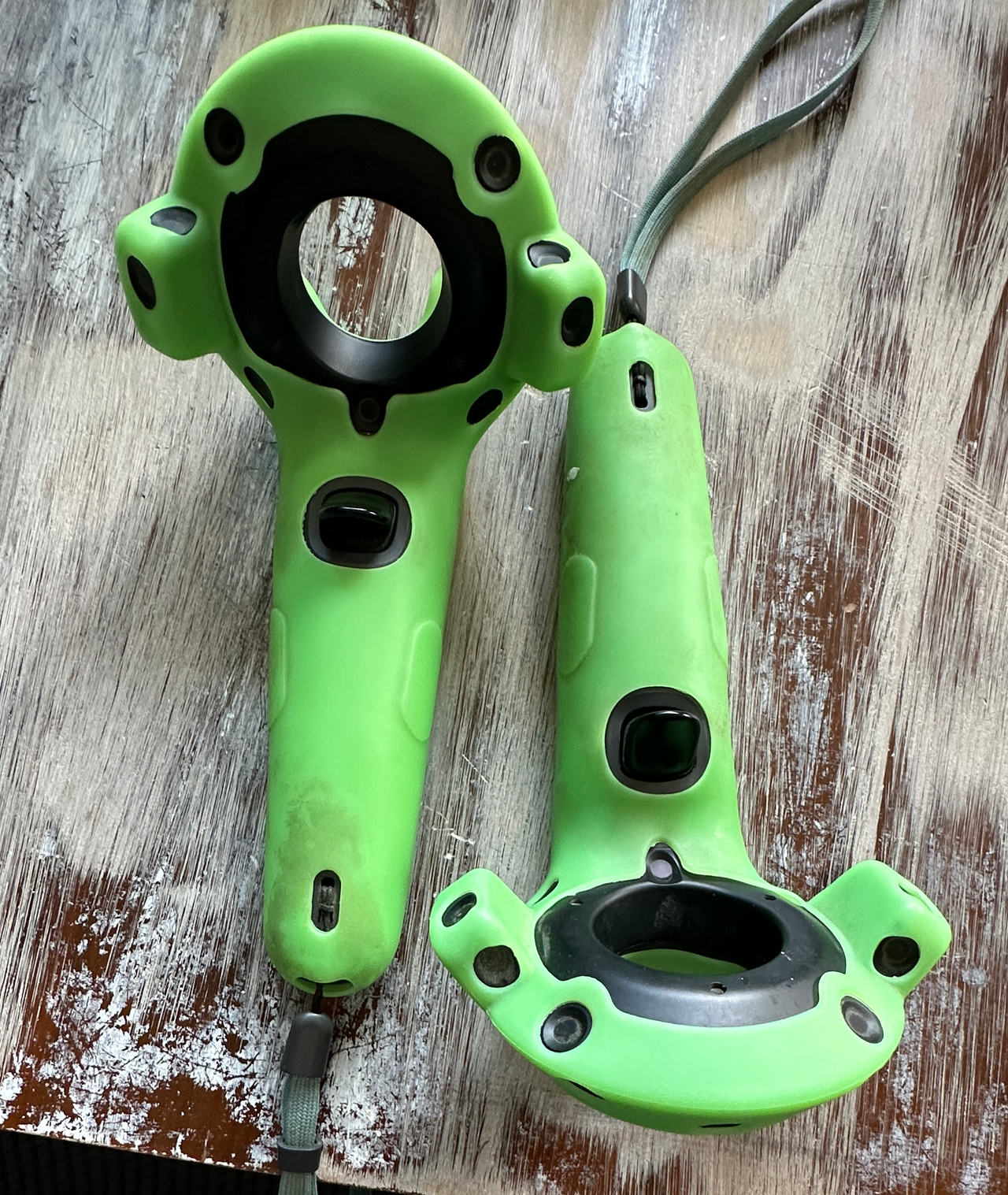 HTC Vive Controllers with Silicone Skins TESTED