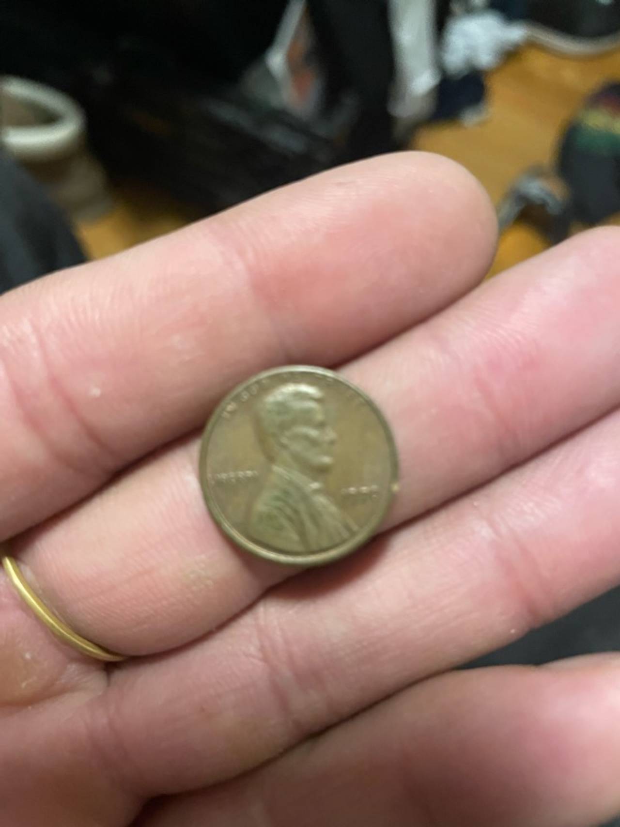 U.S. Lincoln Wheat Penny 1944 Error 'L' on Rim