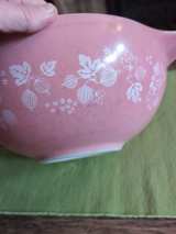 PYREX Gooseberry Pink Cinderella Mixing Bowl 444  4 Quart - Image 3