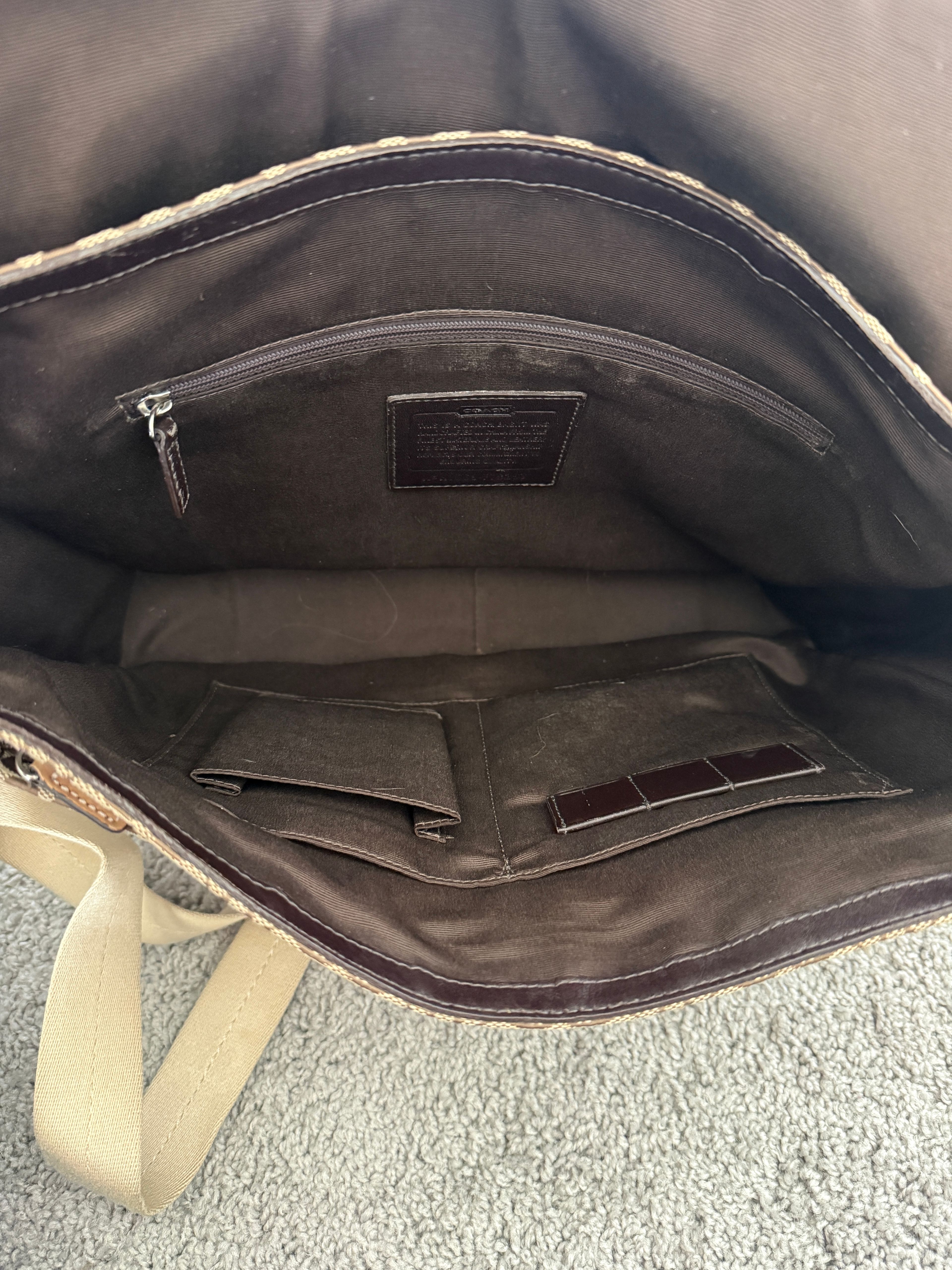 Authentic Coach Signature Small Messenger Bag Khaki/Camel with Shoulder Strap - Image 4