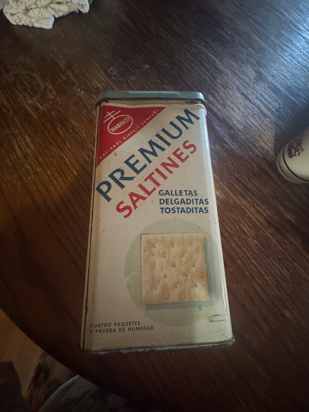 Nabisco Premium Saltines Tin