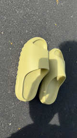 Adidas Yeezy Slide - Image 2