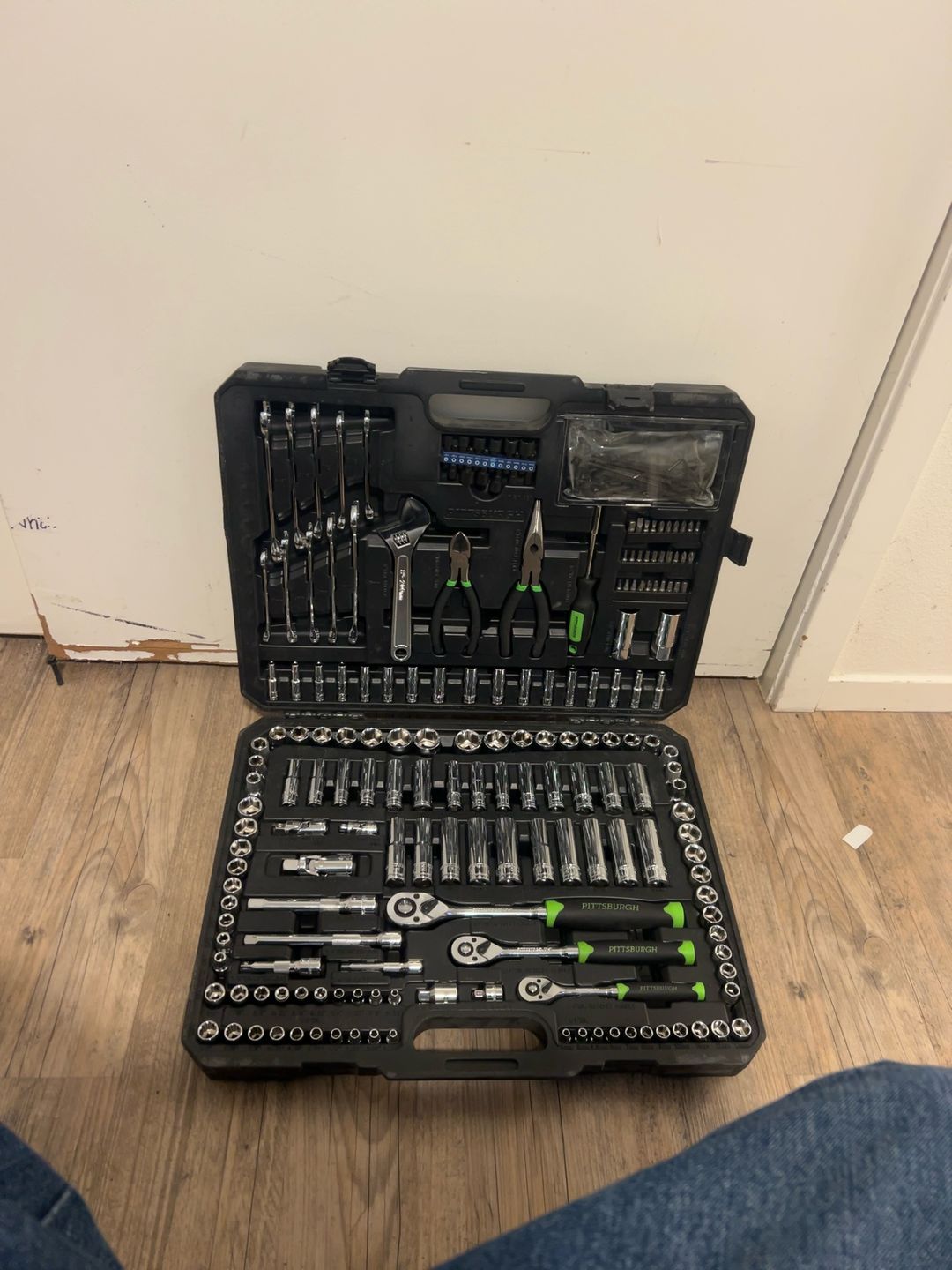 Pittsburgh 225 Piece Mechanics Tool Set with Case