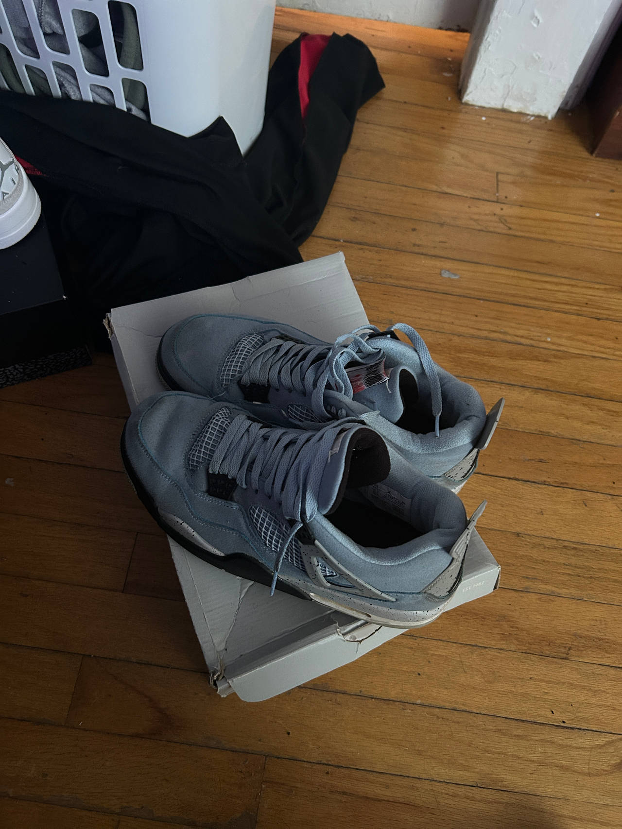 Air Jordan 4 Retro 'University Blue'