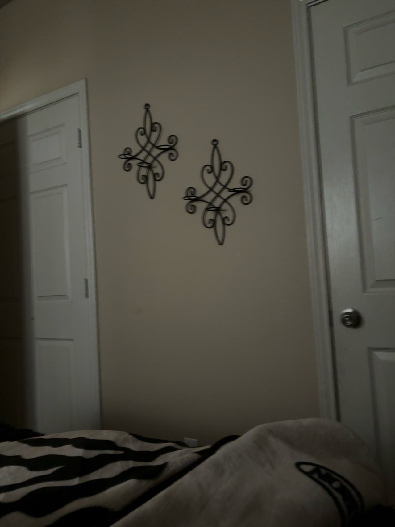 Glitzhome Black Metal Wall Art Scroll