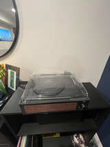 Bluetooth record player - Image 1