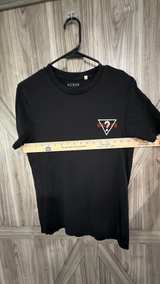 Black Guess Triangle Logo T-Shirt Size Small - Image 6