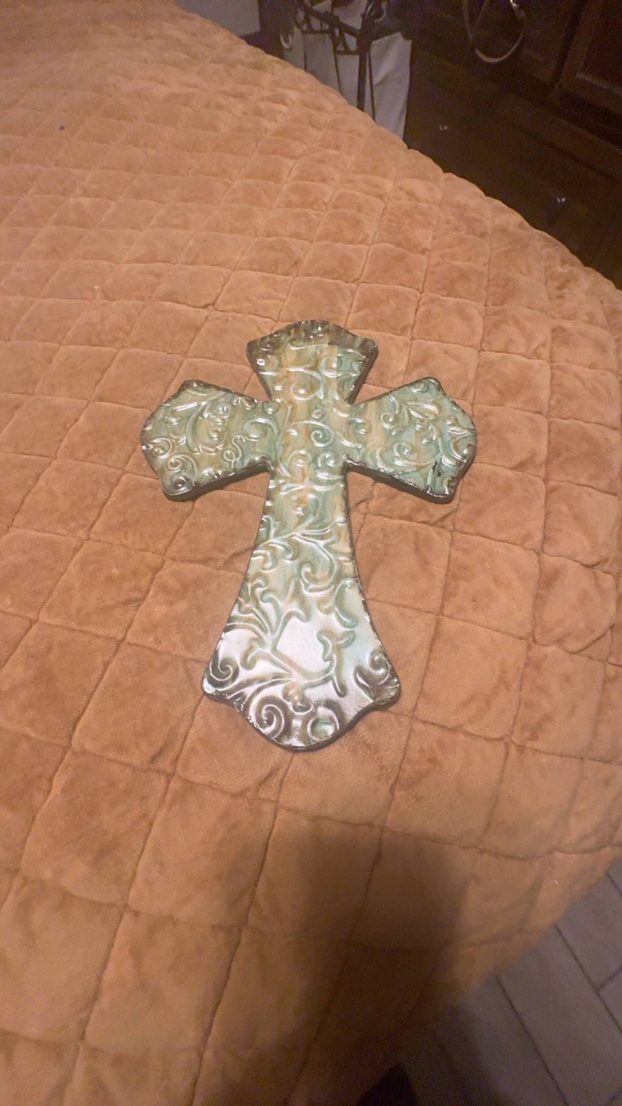 Metal Cross Wall Decor 10-inch