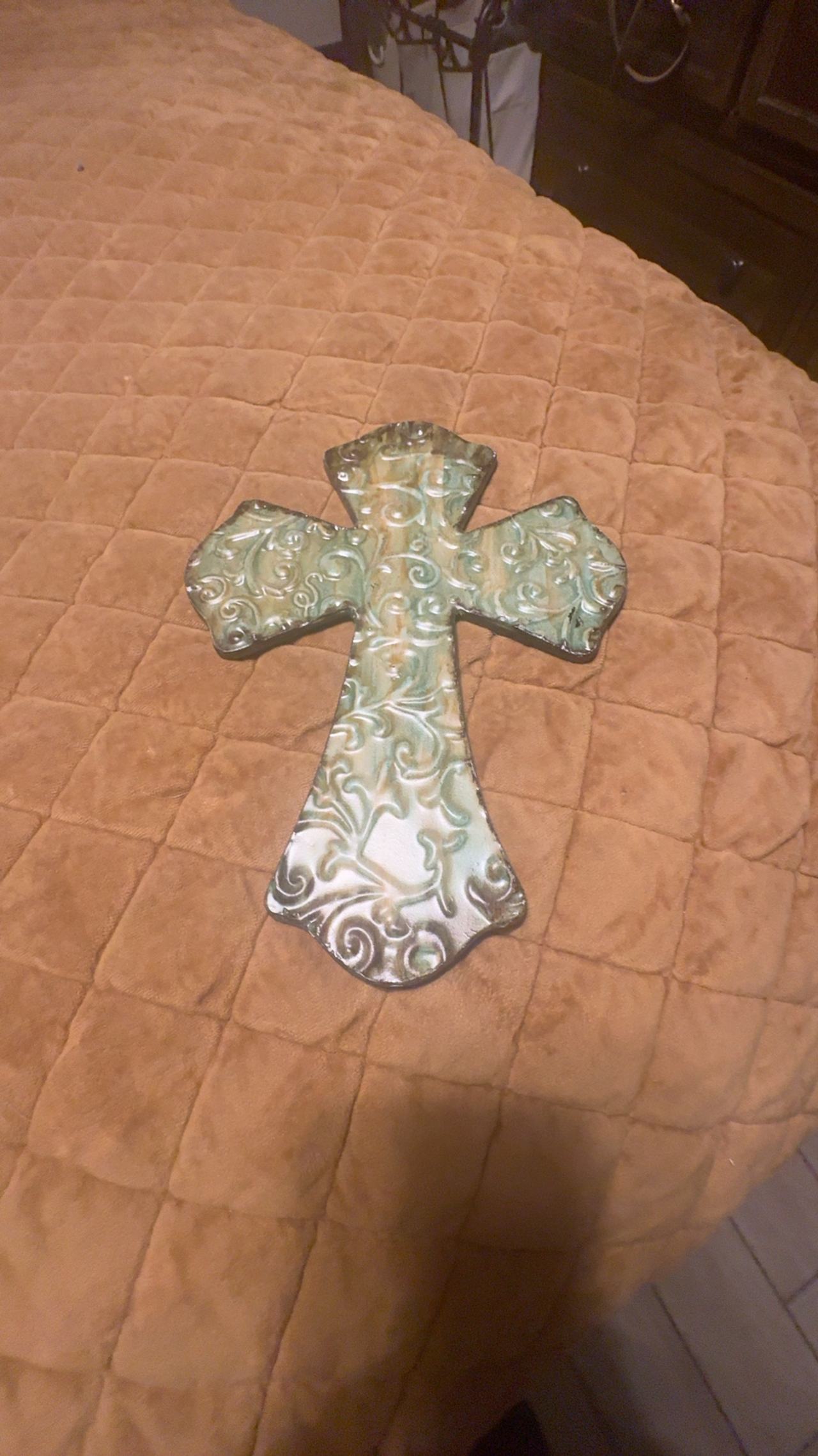 Metal Cross Wall Decor 10-inch