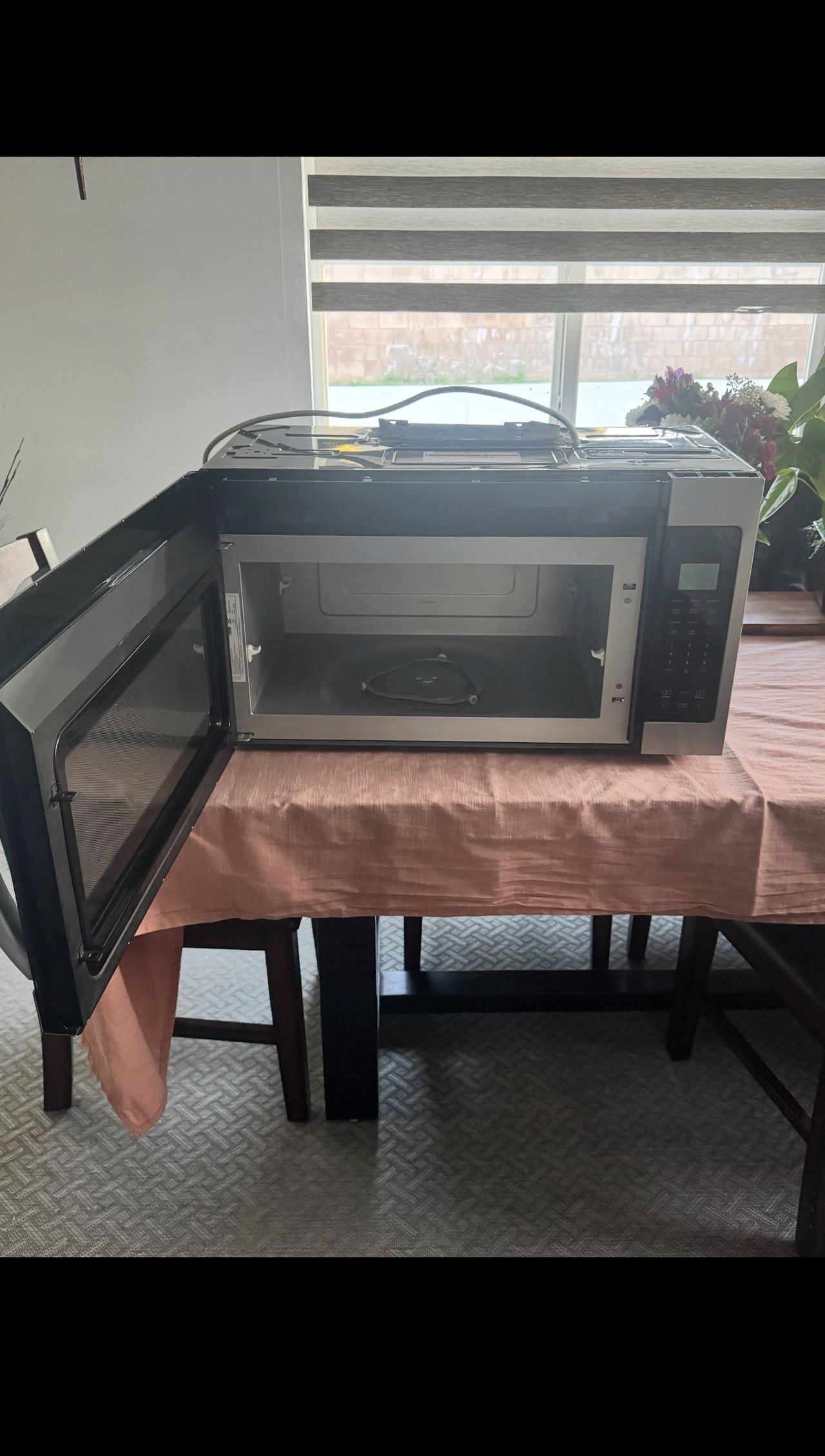 Whirlpool 1.7-cu ft Over-the-Range Microwave 