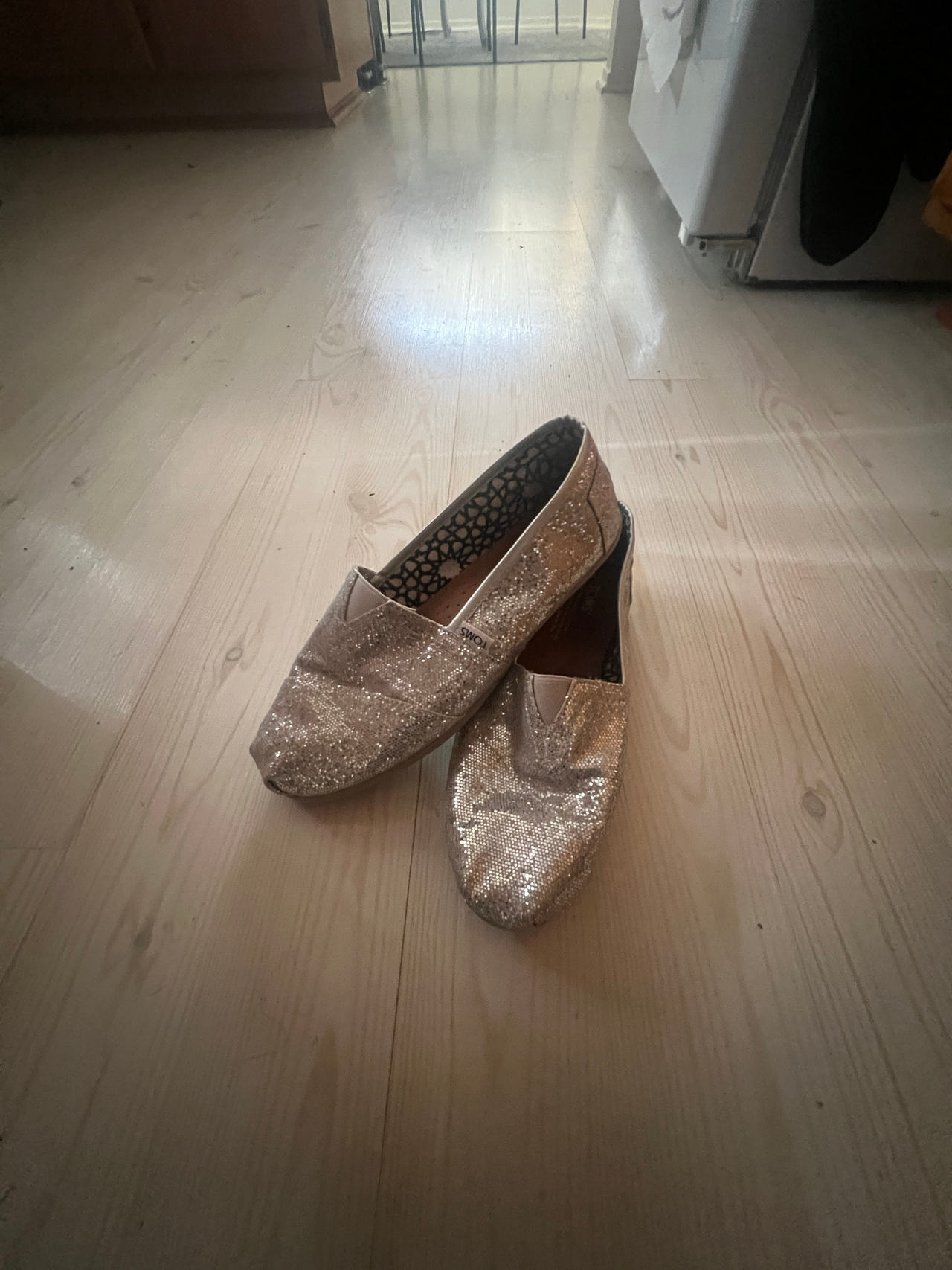 Tom’s flats silver sparkle glitter 10W