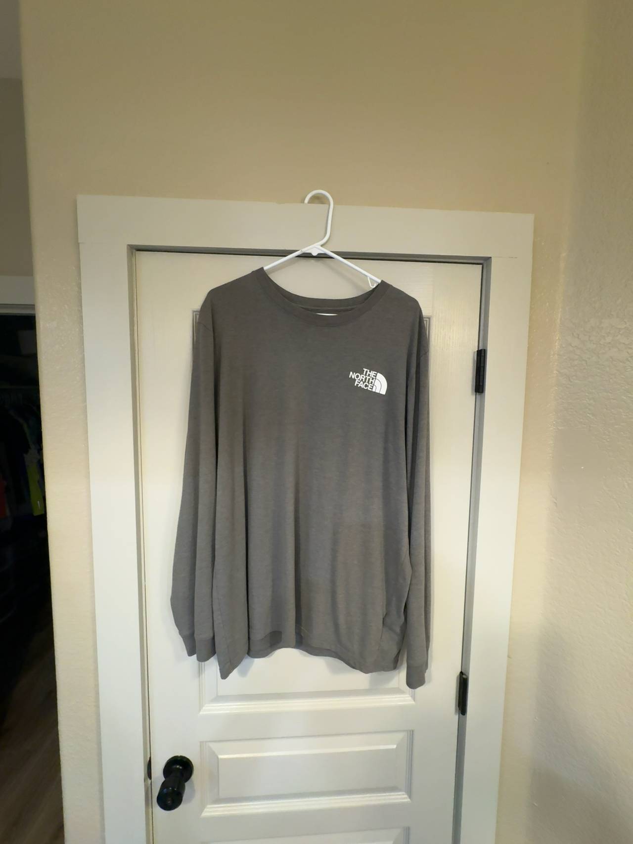 The North Face Men's Long Sleeve T-Shirt Grey