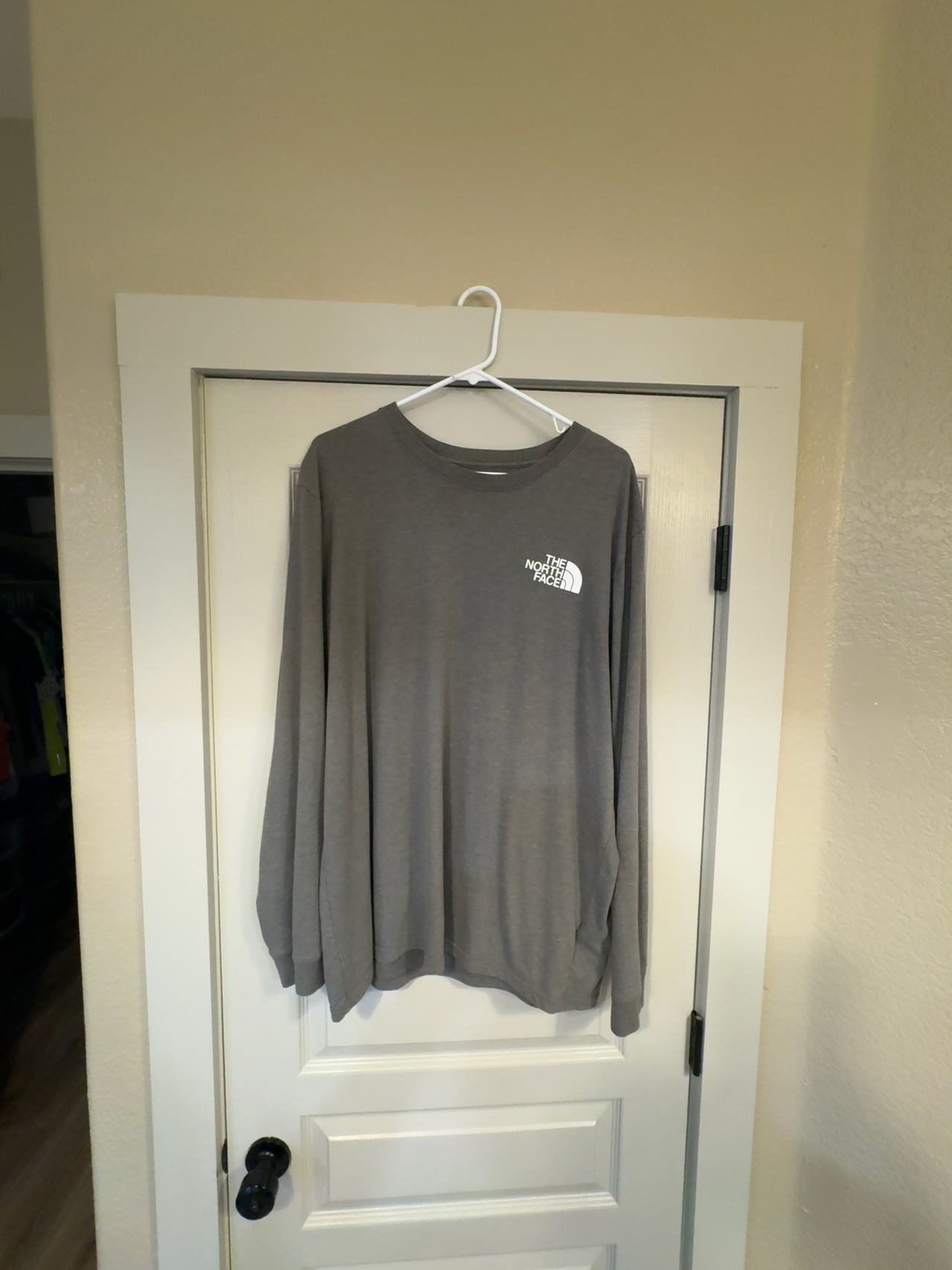 The North Face Men's Long Sleeve T-Shirt Grey