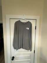 The North Face Men's Long Sleeve T-Shirt Grey - Image 1