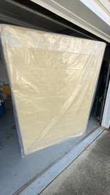Beautyrest Queen Sized Mattress and box spring by Simmons  - Image 4