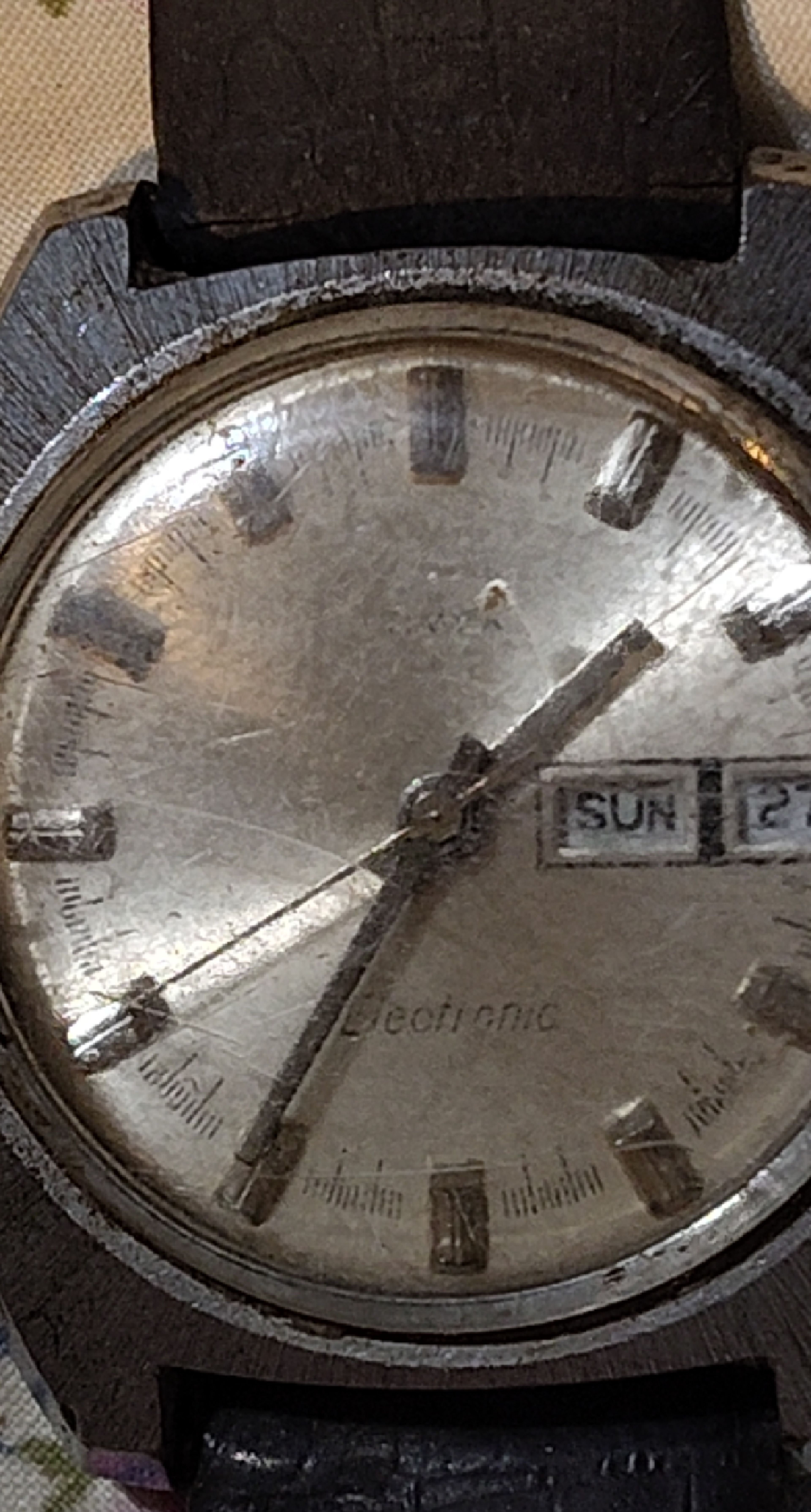 Timex Electric Day-Date Vintage Watch - Image 3