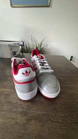 9.5M adidas Rivalry Low Nebraska Huskers - Image 3