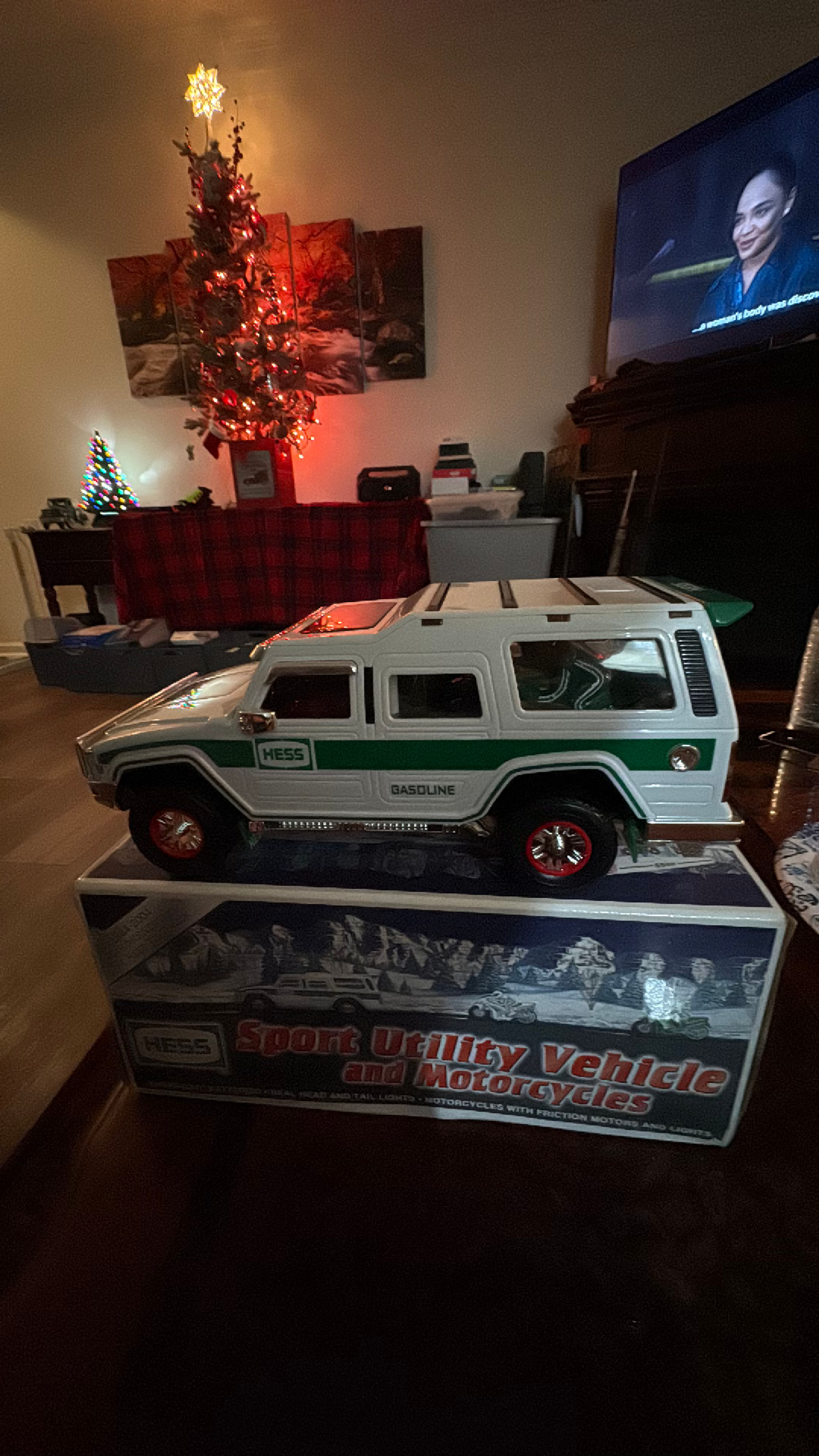 Hess 2004 Sport Utility Vehicle and Motorcycles Toy Set - Image 4