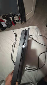 PlayStation 4 Slim - Image 2