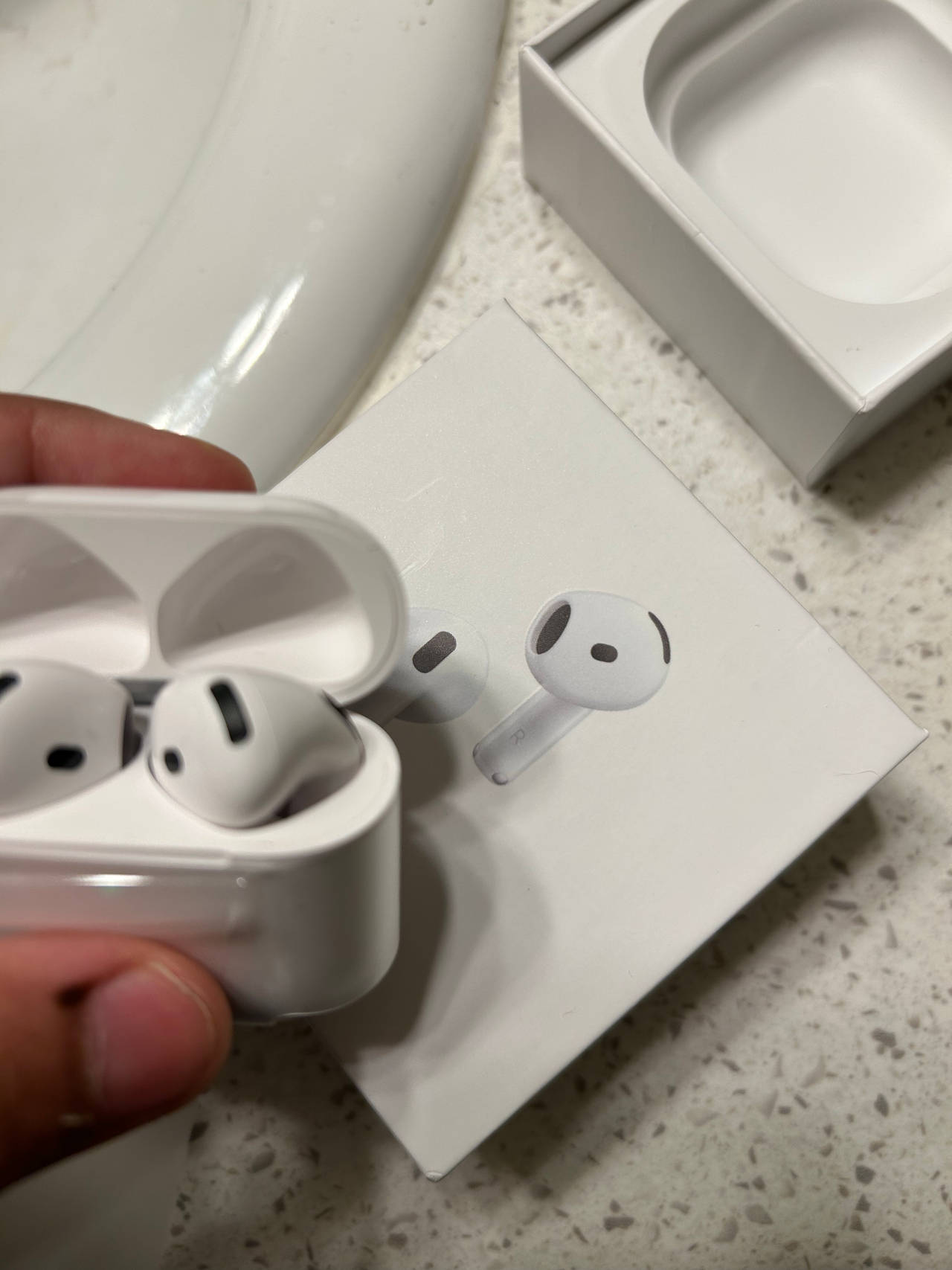 Apple AirPods (4th generation)