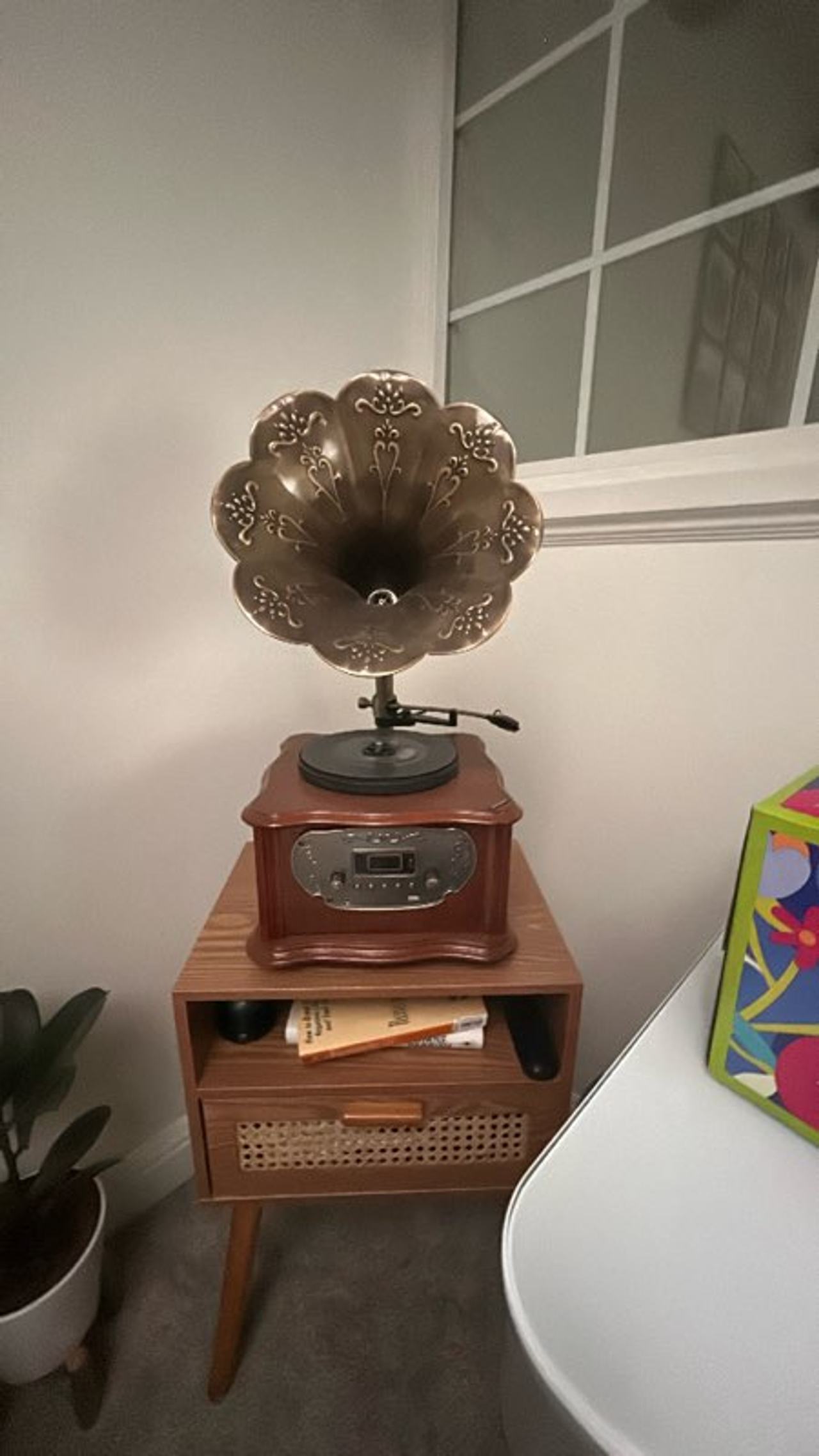 Retro Turntable with Horn