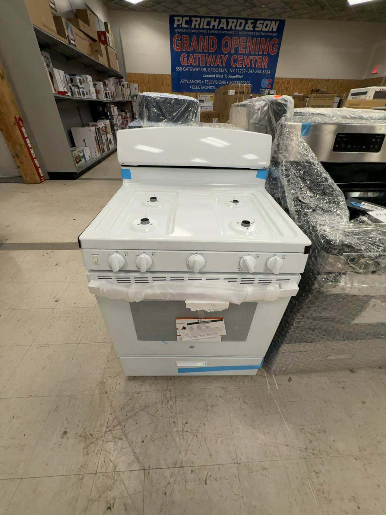 GE 30" White Freestanding 5-Burner Gas Range
