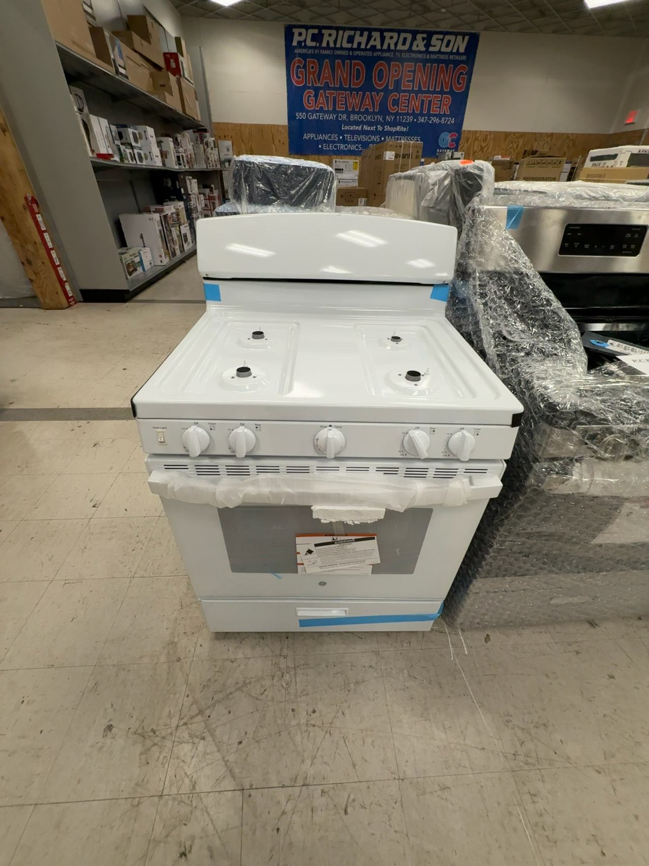 GE 30" White Freestanding 5-Burner Gas Range