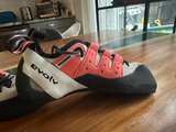 Women's Climbing Shoes Size 8.5 - Image 3