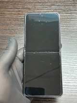 Samsung Galaxy Z Flip5 256GB Graphite (Unlocked) 98% Battery Health - Image 4