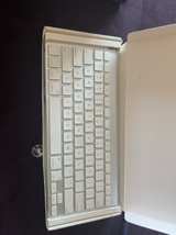 Apple Wireless Keyboard (Aluminum, White Keys) - Image 1