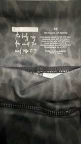 XS Vie Active Rockell Compression Leggings in Black Leopard NWT - Image 6