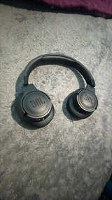 JBL Tune 710BT Wireless Over-Ear Headphones Black - Image 2