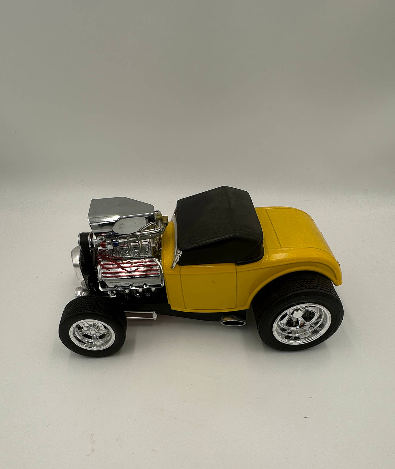 Maisto 1:18 1932 Ford Roadster Hot Rod