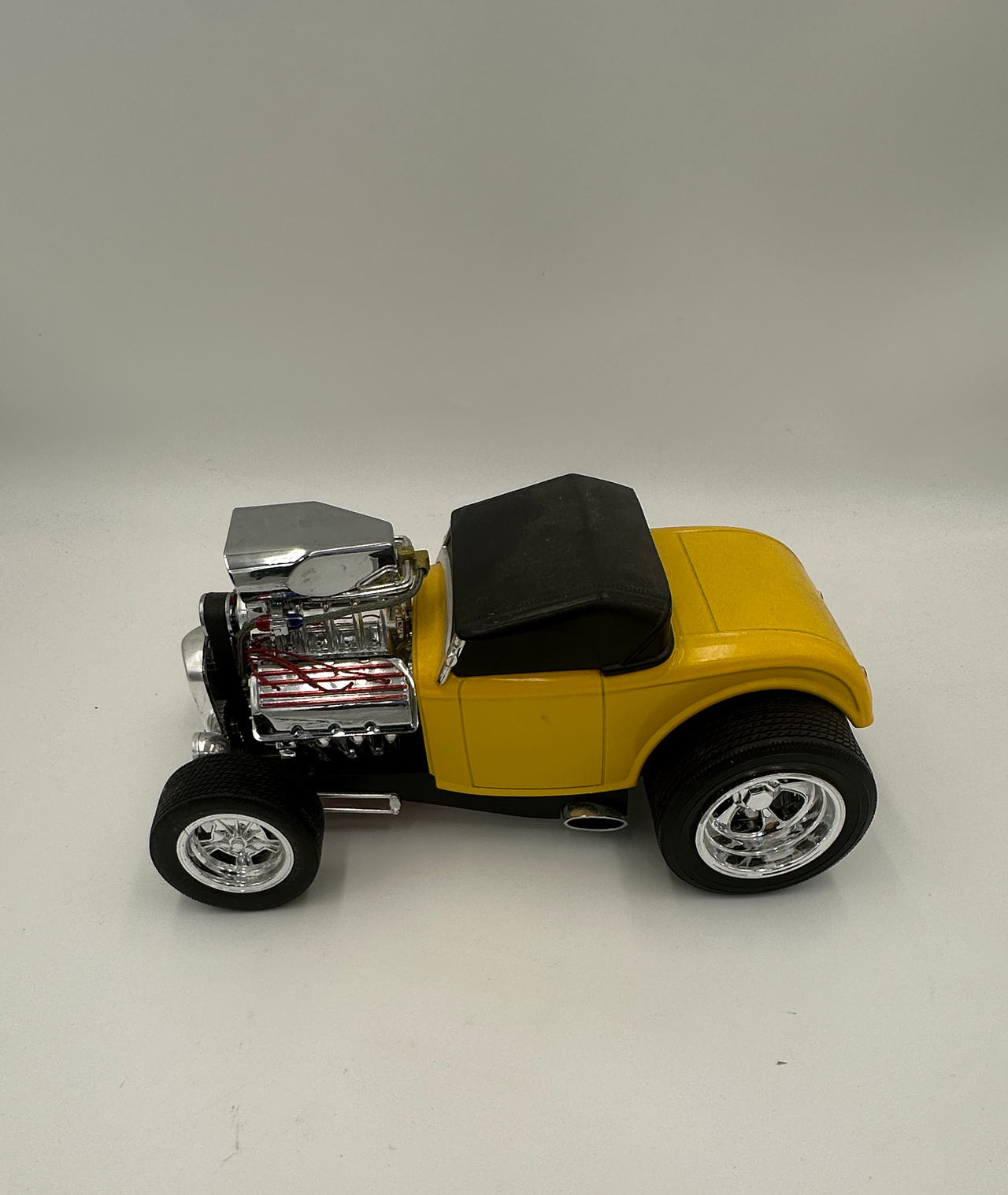 Maisto 1:18 1932 Ford Roadster Hot Rod
