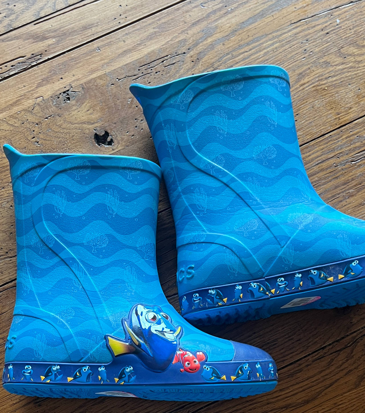 Crocs Kids' Handle It Finding Dory Rain Boot kids size 3 like new