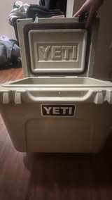 YETI Tundra 35 Hard Cooler - Image 2