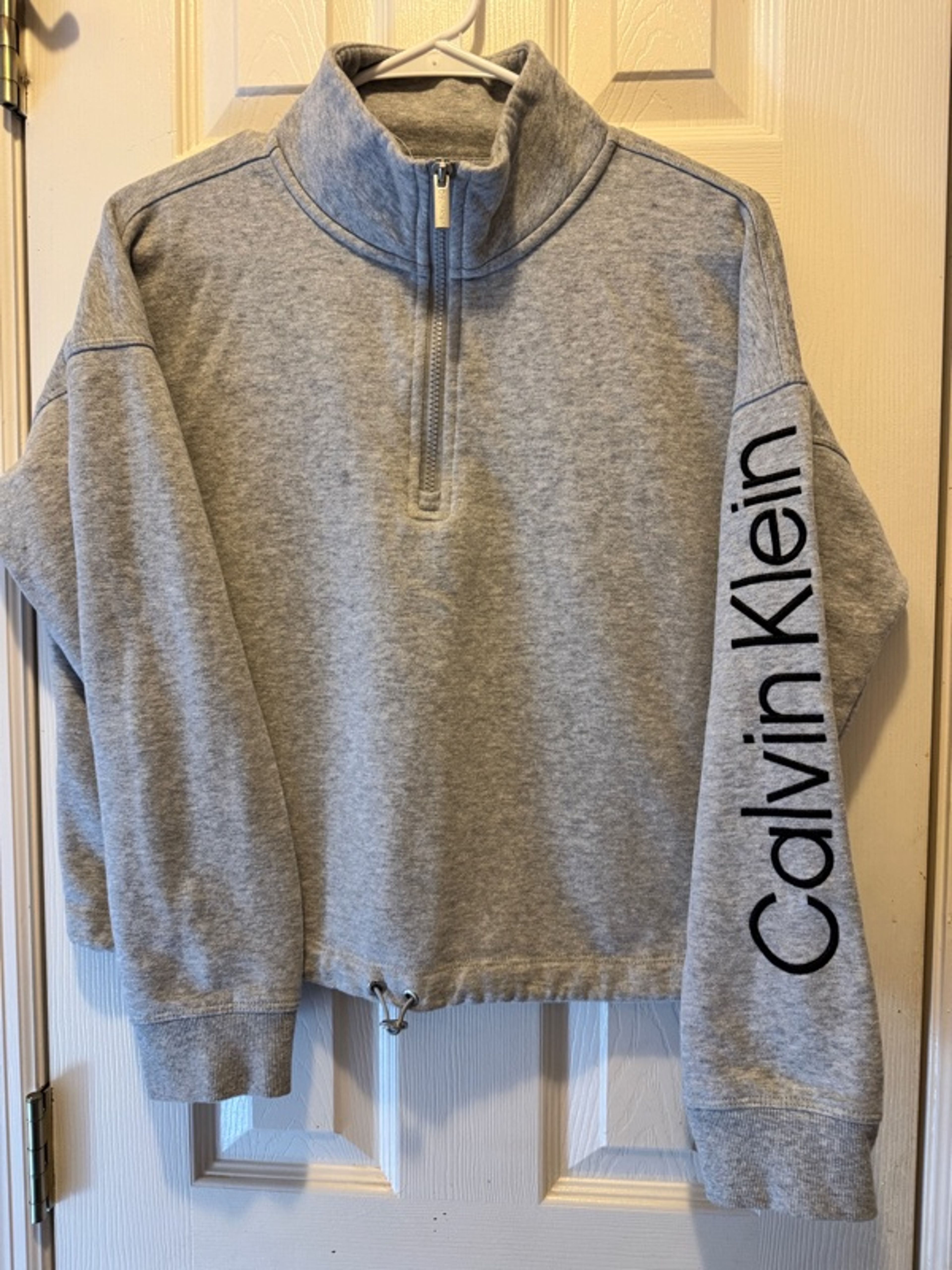 Calvin Klein Women's Gray Cropped Quarter-Zip Pullover Sweater