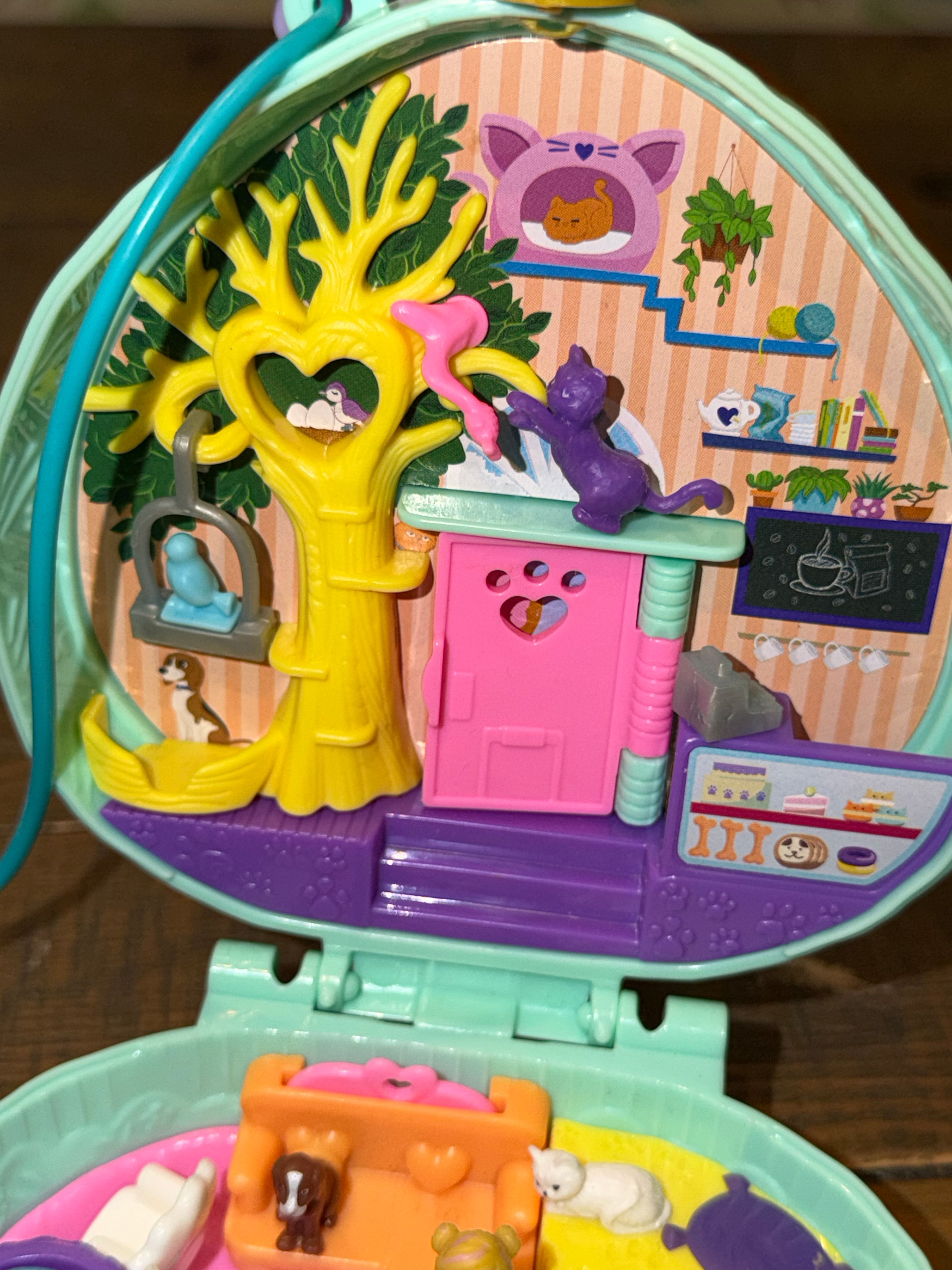 Polly Pocket Hedgehog Cafe Compact - Image 4