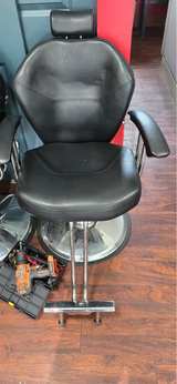 4 Hydraulic Salon Styling Chair with Adjustable Headrest - Image 3