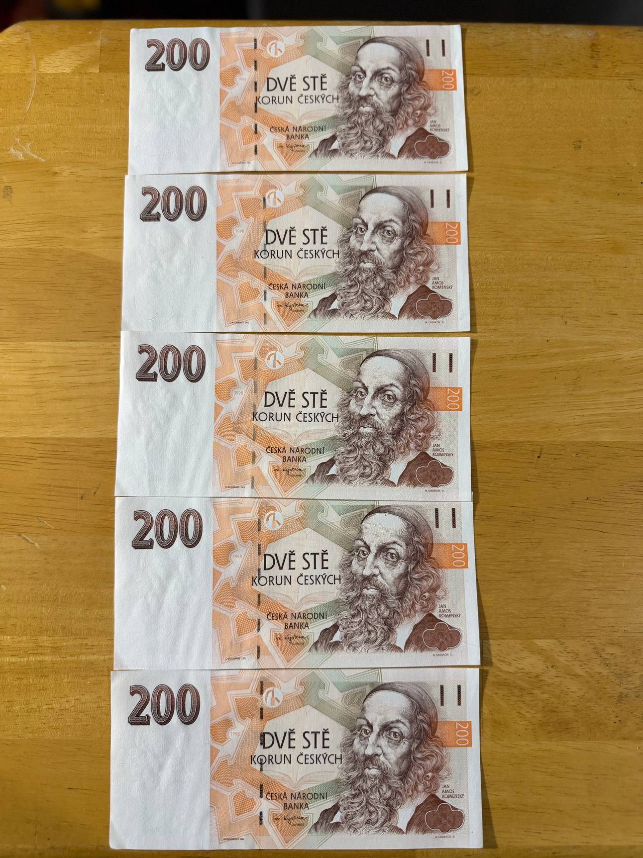 Czech 200 Korun Banknotes 1998 sequence Same Serie